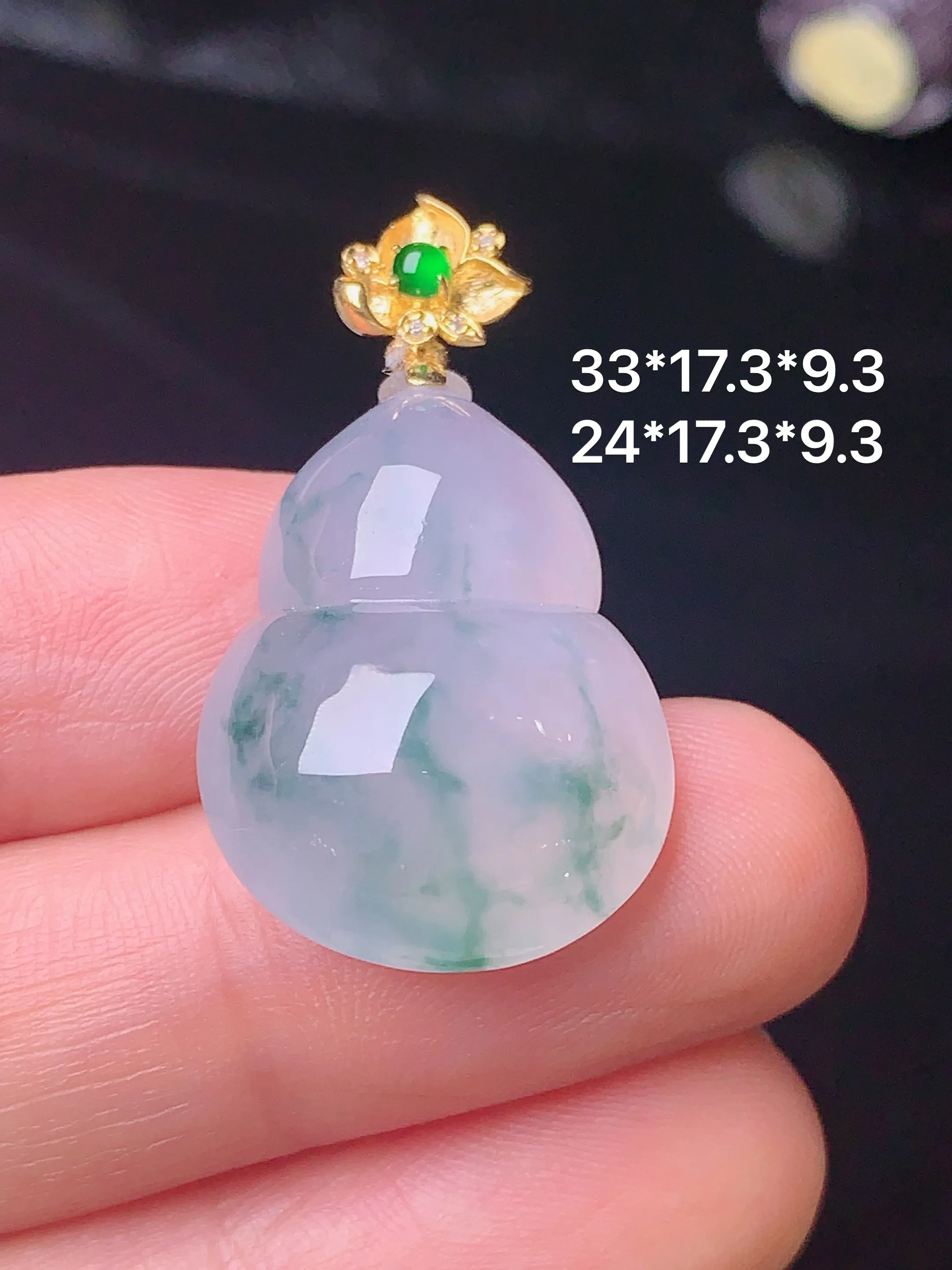 18k金镶嵌冰种飘绿葫芦吊坠 玉质细腻 水润亮眼  整体尺寸33*17.3*9.3
