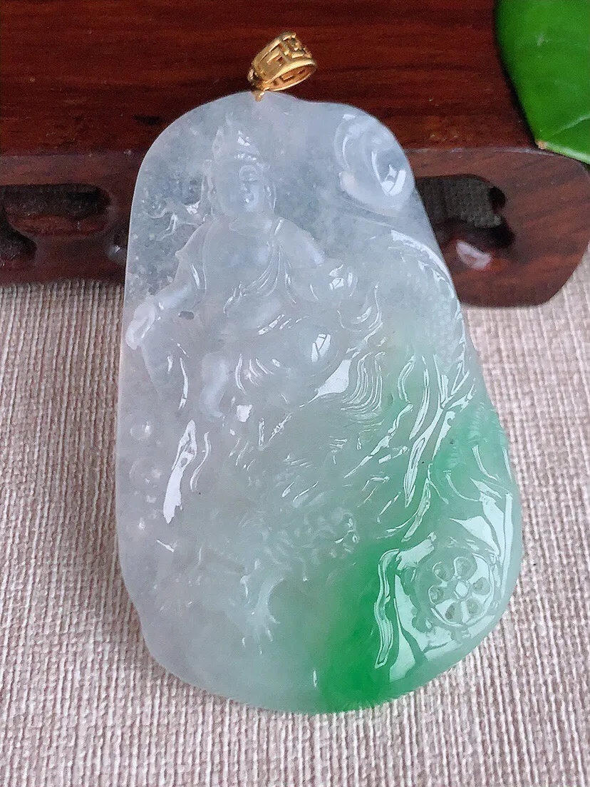 a货翡翠老坑冰种18K金扣头飘绿御龙观音吊坠，尺寸65.5×39.8×6.8mm 重量34.10g 0613