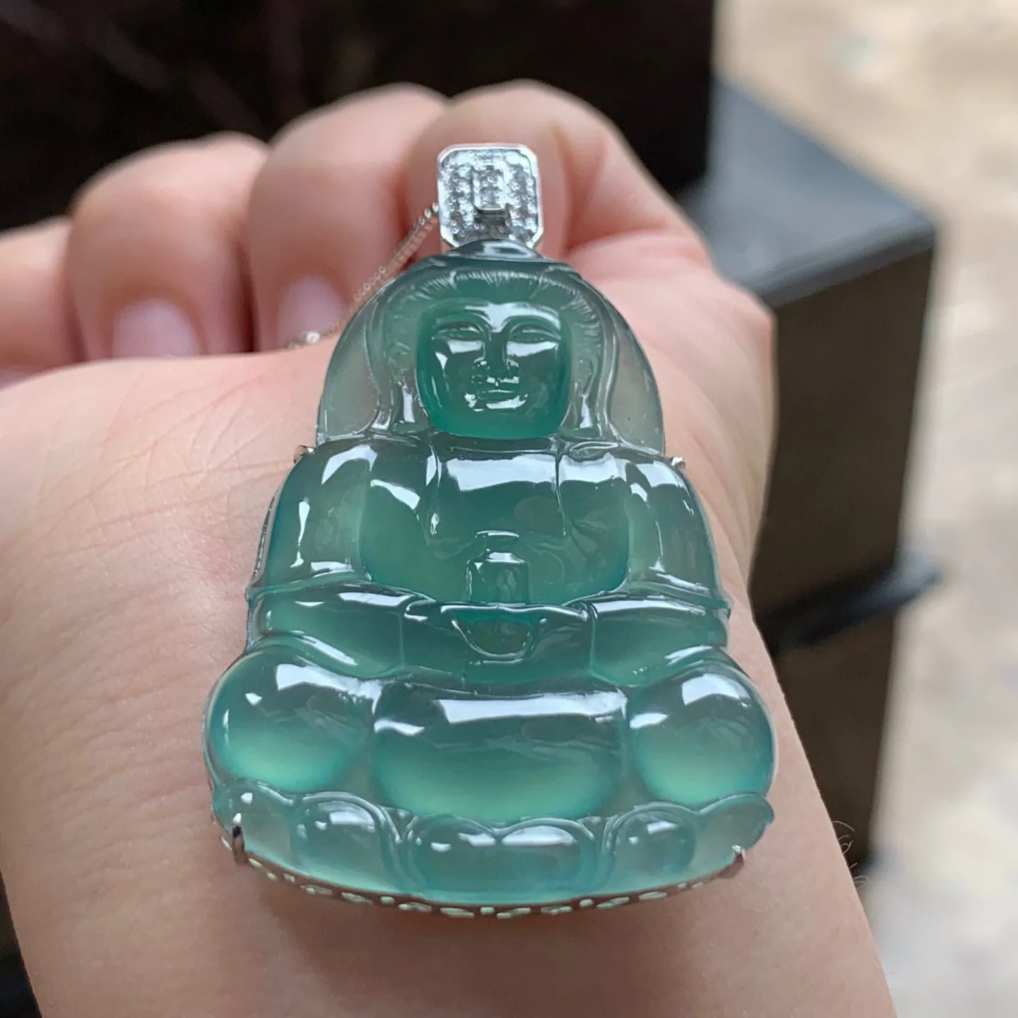 冰种蓝晴观音
真金镶嵌 精致