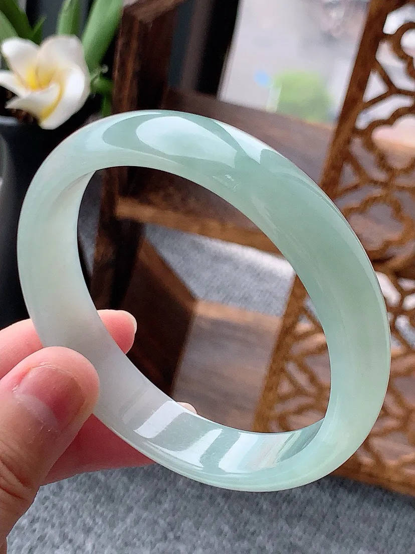 a货翡翠老坑晴水正装正圈手镯60-61大圈口  尺寸60×13.7×6.6mm 重量53.20g 0