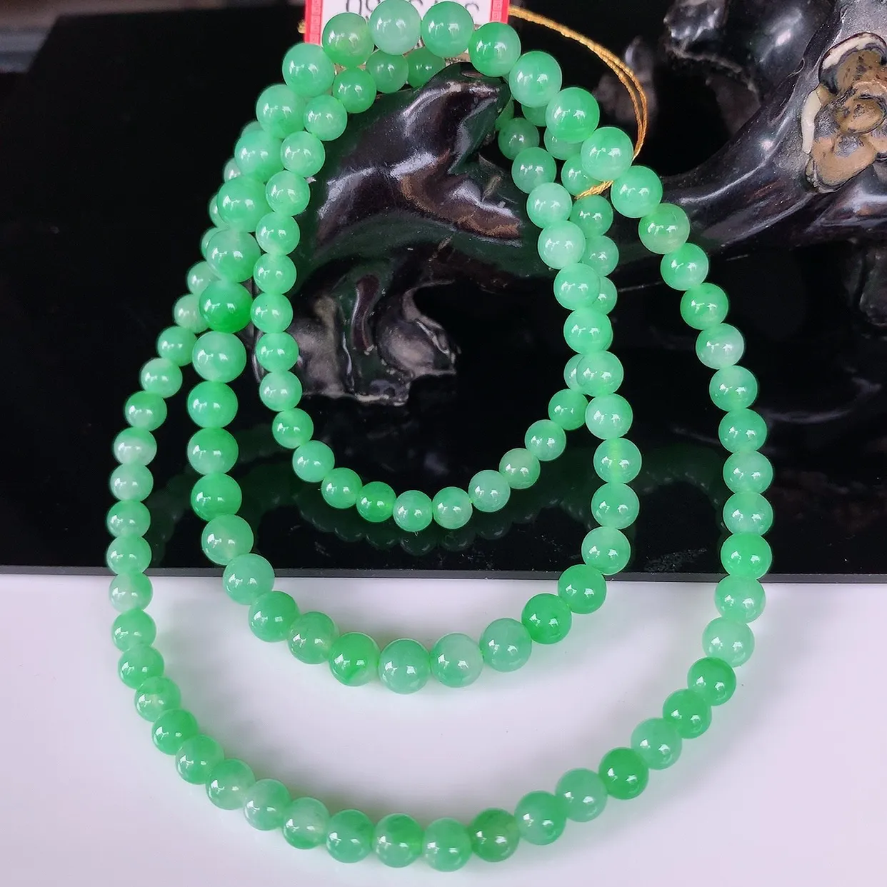自然光实拍，冰润冰糯种飘阳绿圆珠项链  翡翠项链 （装饰扣）玉质细腻  冰清玉润  颜色漂亮  #032.1尺寸5.5mm