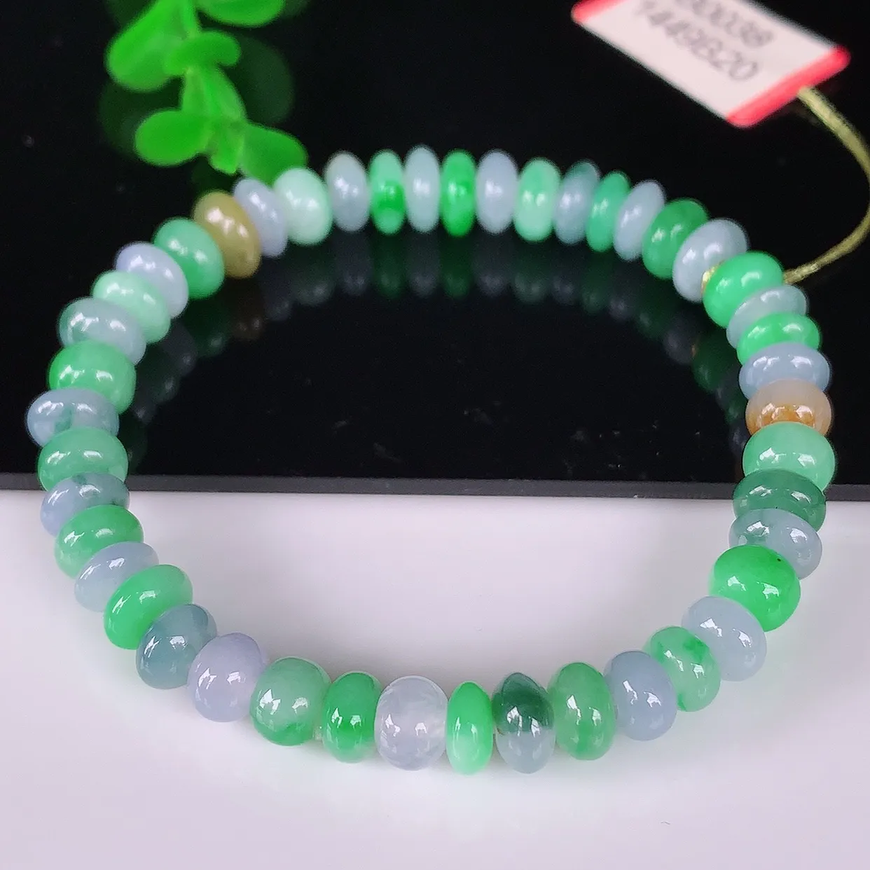 自然光实拍，冰润冰糯种多彩算盘珠翡翠手串手链，种老水足，冰清玉润  颜色漂亮  #038.1取一尺寸7.6*3.9mm