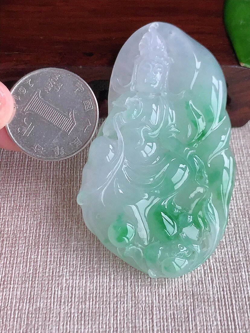 a货翡翠老坑冰种飘绿自在观音吊坠 尺寸68.5×38.2×8.7mm 重量41.17g 0613