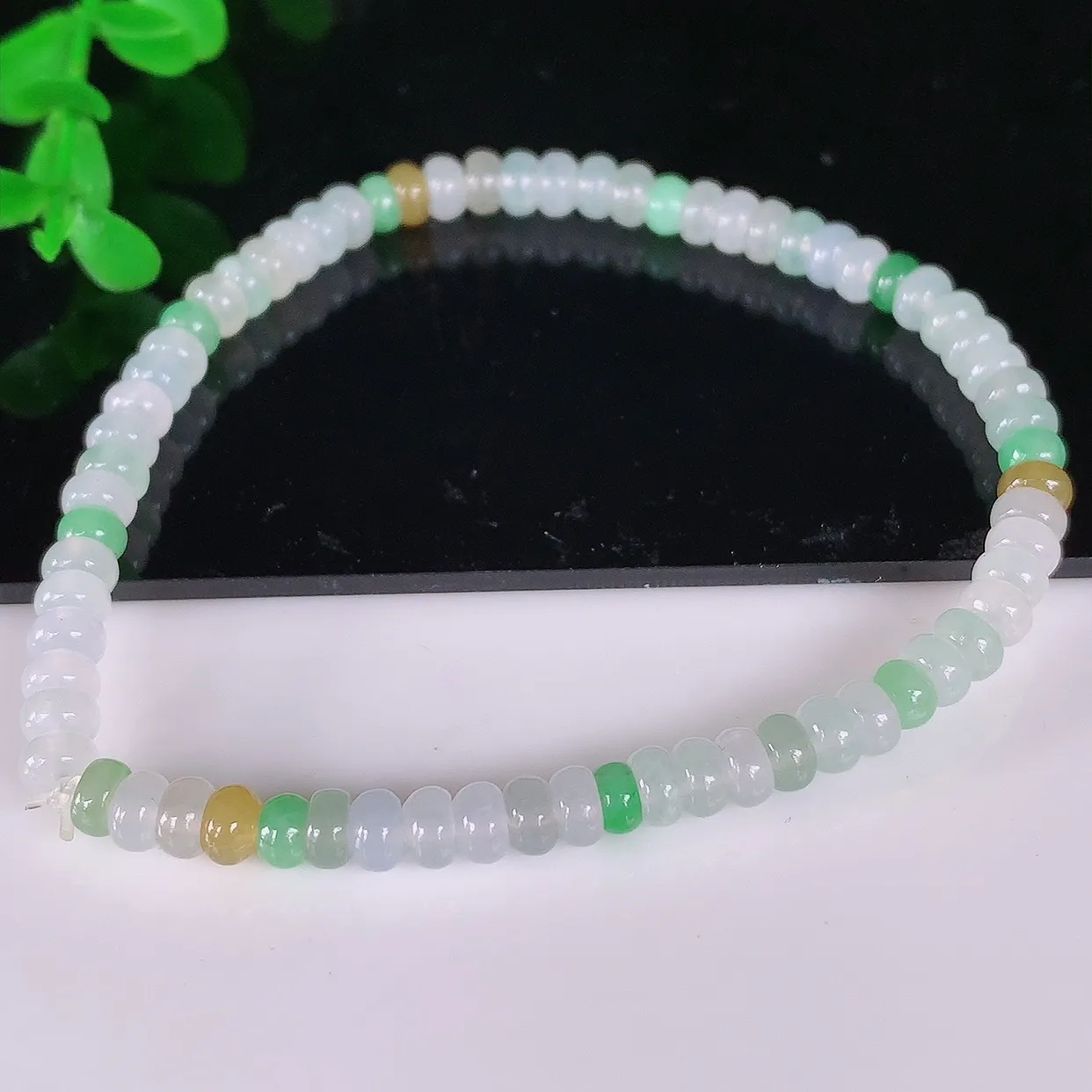 自然光实拍，冰润冰种三彩算盘珠翡翠手串手链，种老水足，冰清玉润  颜色漂亮  #46.12取一尺寸4.5*2.2mm