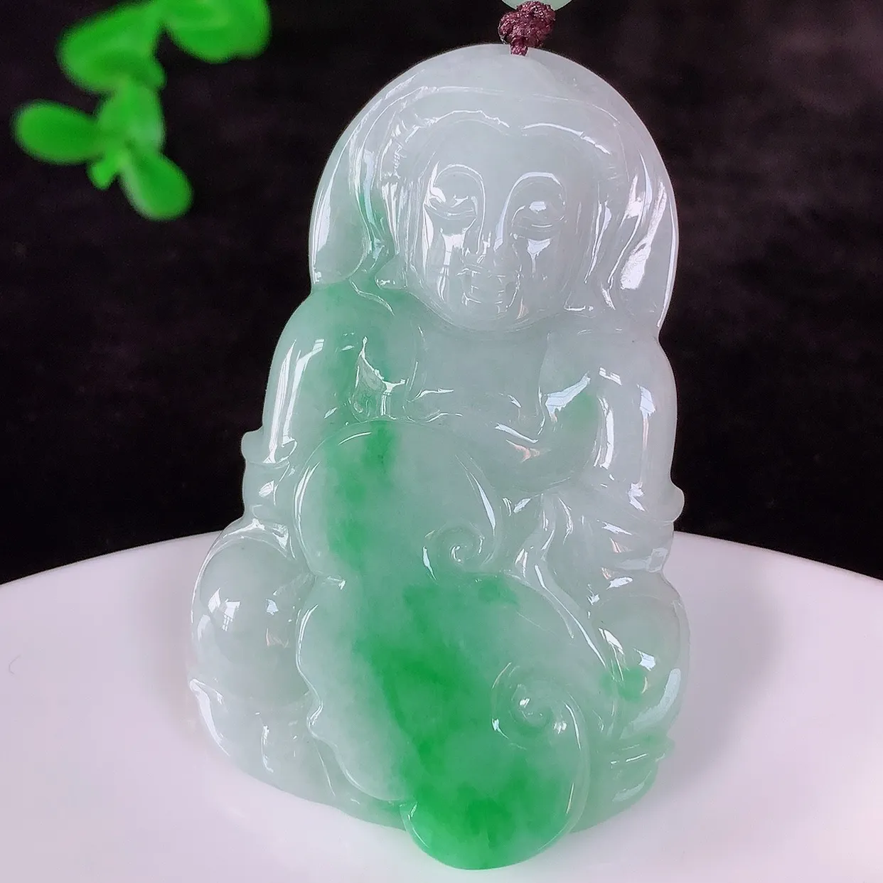 自然光实拍，冰糯种飘阳绿翡翠观音吊坠，赐福翡翠观音，翠色迷人，观音面相端庄，佩戴时尚出众！#46.12