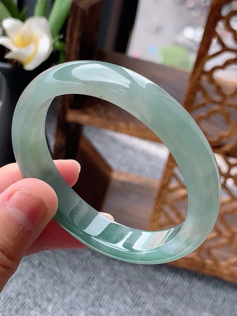 a货翡翠老坑冰种晴底贵妃手镯53-54圈口 尺寸53.6×48.5×11.7×7mm 重量44.98g 0613