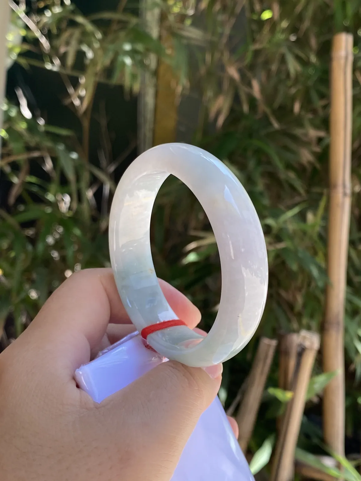 推荐【52.4圈老坑镯】无纹裂，细糯种，超淡粉飘花，招财洒金点点，细腻温润，上手清新淡雅，秀气迷人，送人自戴都超值，性价比～～52.4*14.6*7.7
