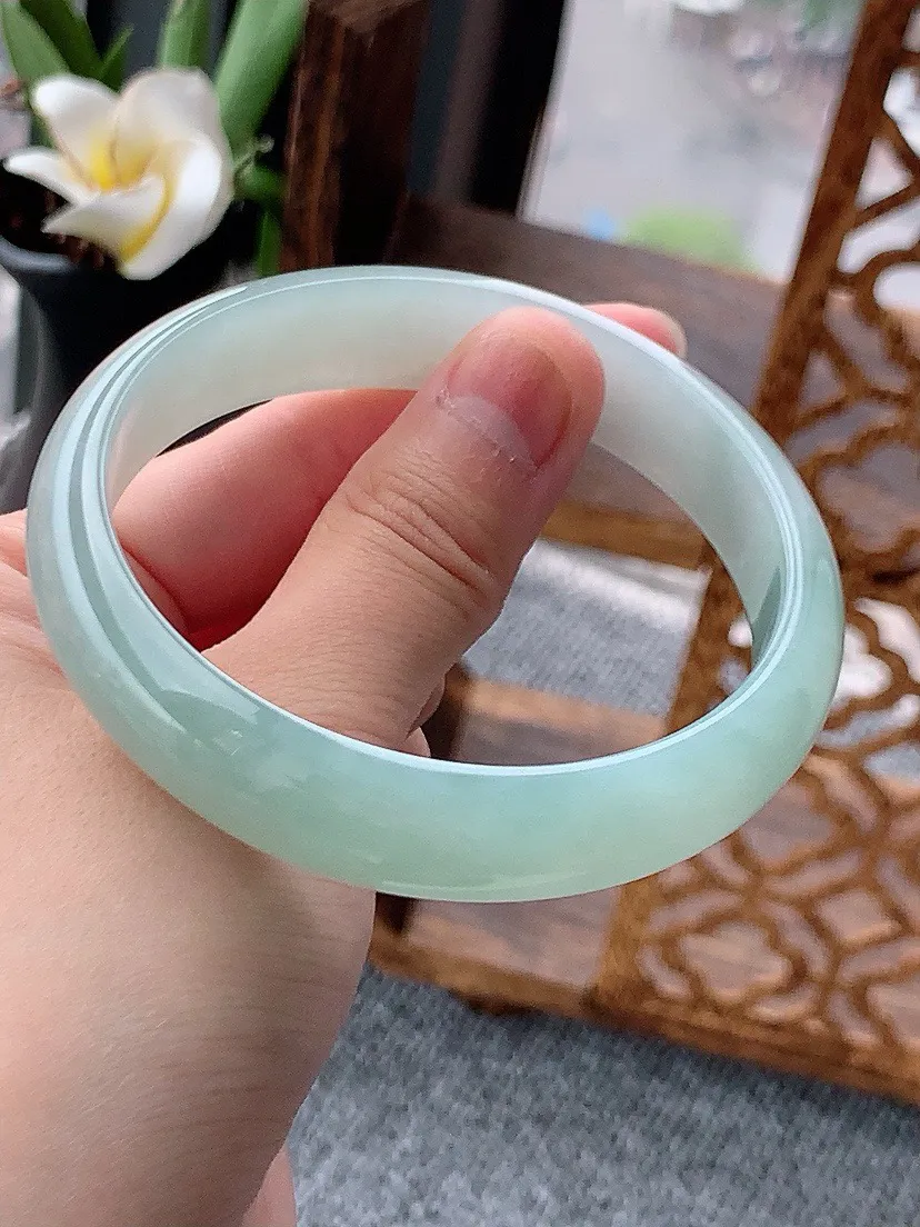 a货翡翠老坑晴水正装正圈手镯60-61大圈口  尺寸60×13.7×6.6mm 重量53.20g 0613