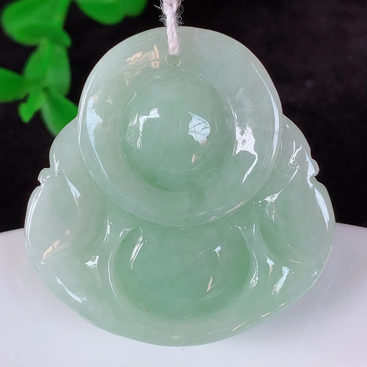 自然光实拍，厚装冰润冰糯种飘阳绿翡翠佛公吊坠，饱满， 佛公亦保平安，寓意有福（佛公）相伴，配戴优雅迷人！#46.12