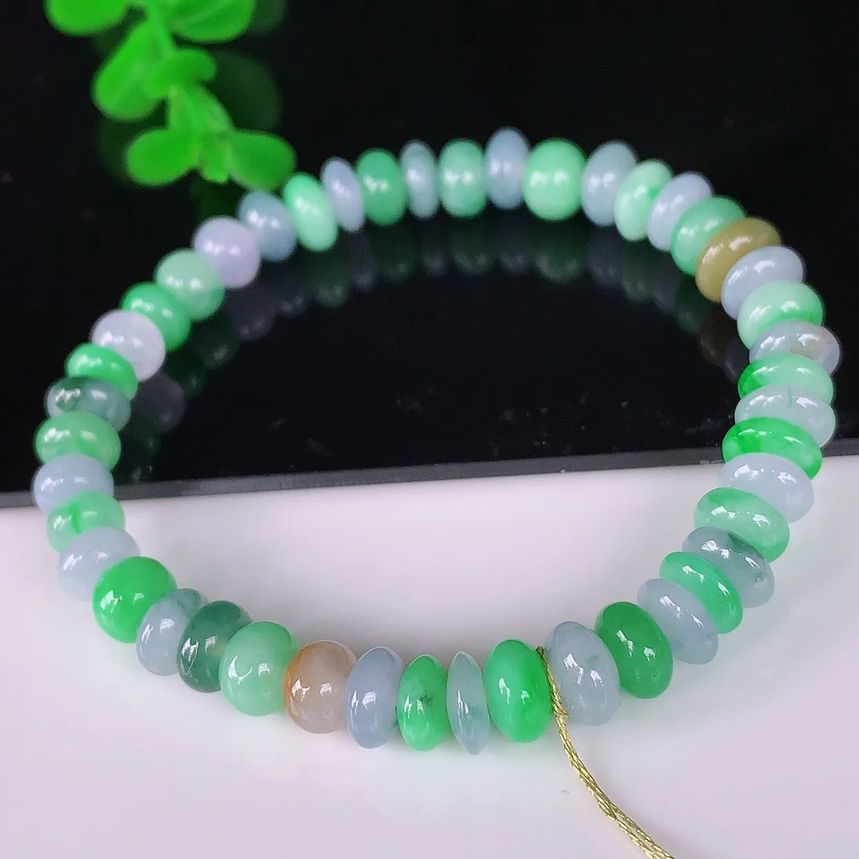 自然光实拍，冰润冰糯种多彩算盘珠翡翠手串手链，种老水足，冰清玉润  颜色漂亮  #038.1取一尺寸7.6*3.9mm