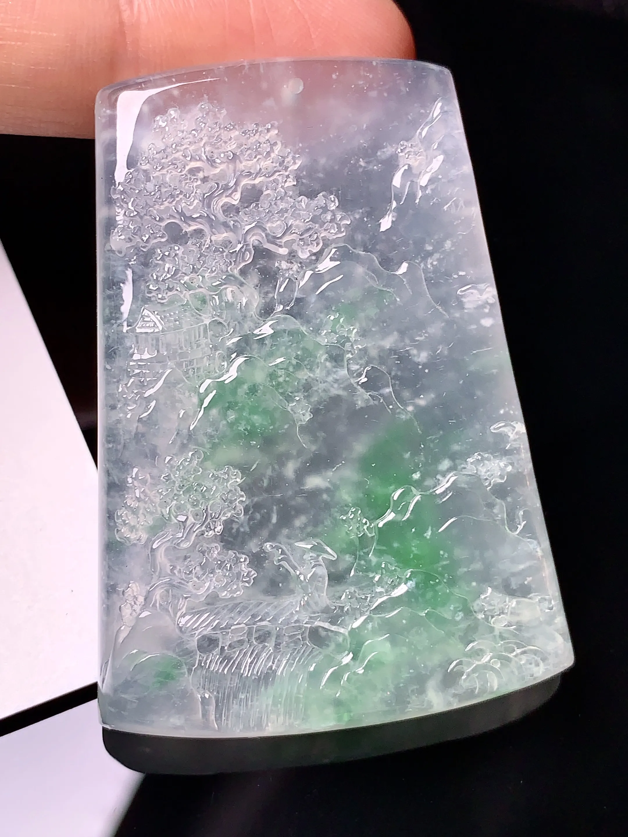 冰种飘绿山水牌子吊坠 玉质细腻 水润亮眼  整体尺寸49.3*35.1*6