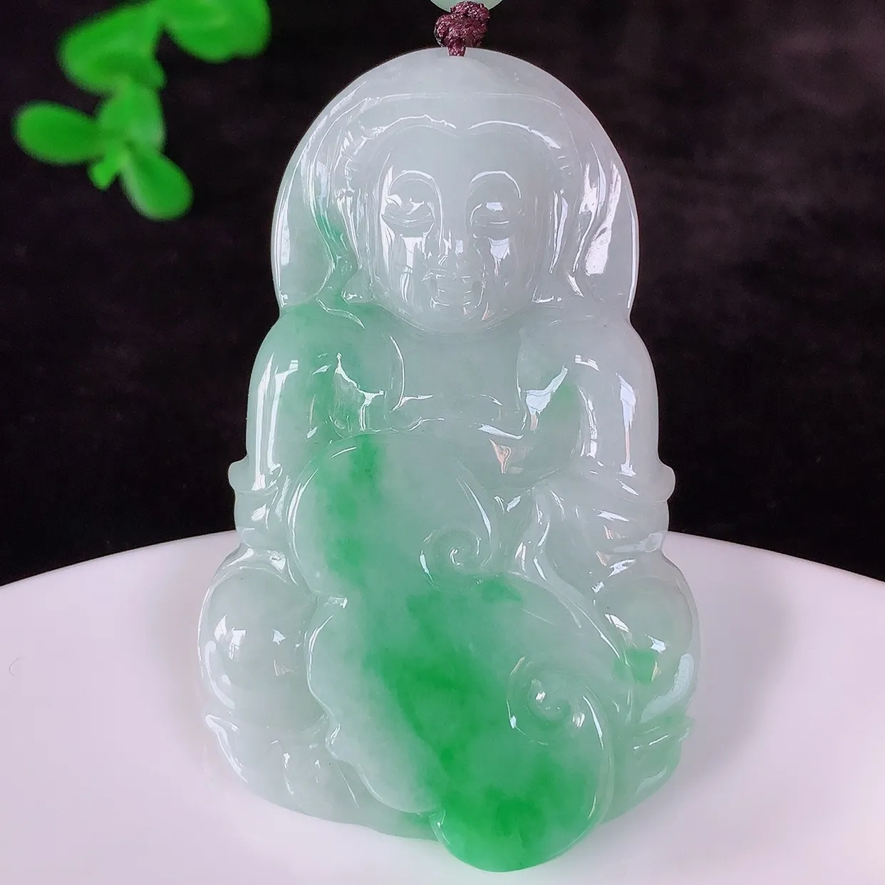 自然光实拍，冰糯种飘阳绿翡翠观音吊坠，赐福翡翠观音，翠色迷人，观音面相端庄，佩戴时尚出众！#46.12