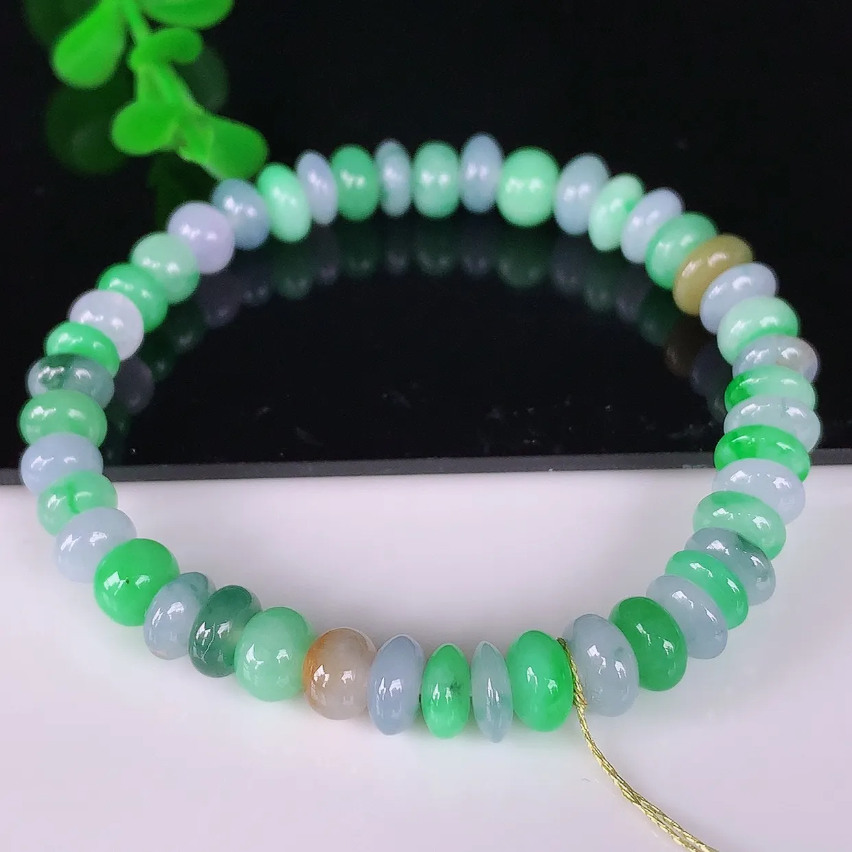 自然光实拍，冰润冰糯种多彩算盘珠翡翠手串手链，种老水足，冰清玉润  颜色漂亮  #038.1取一尺寸7.6*3.9mm