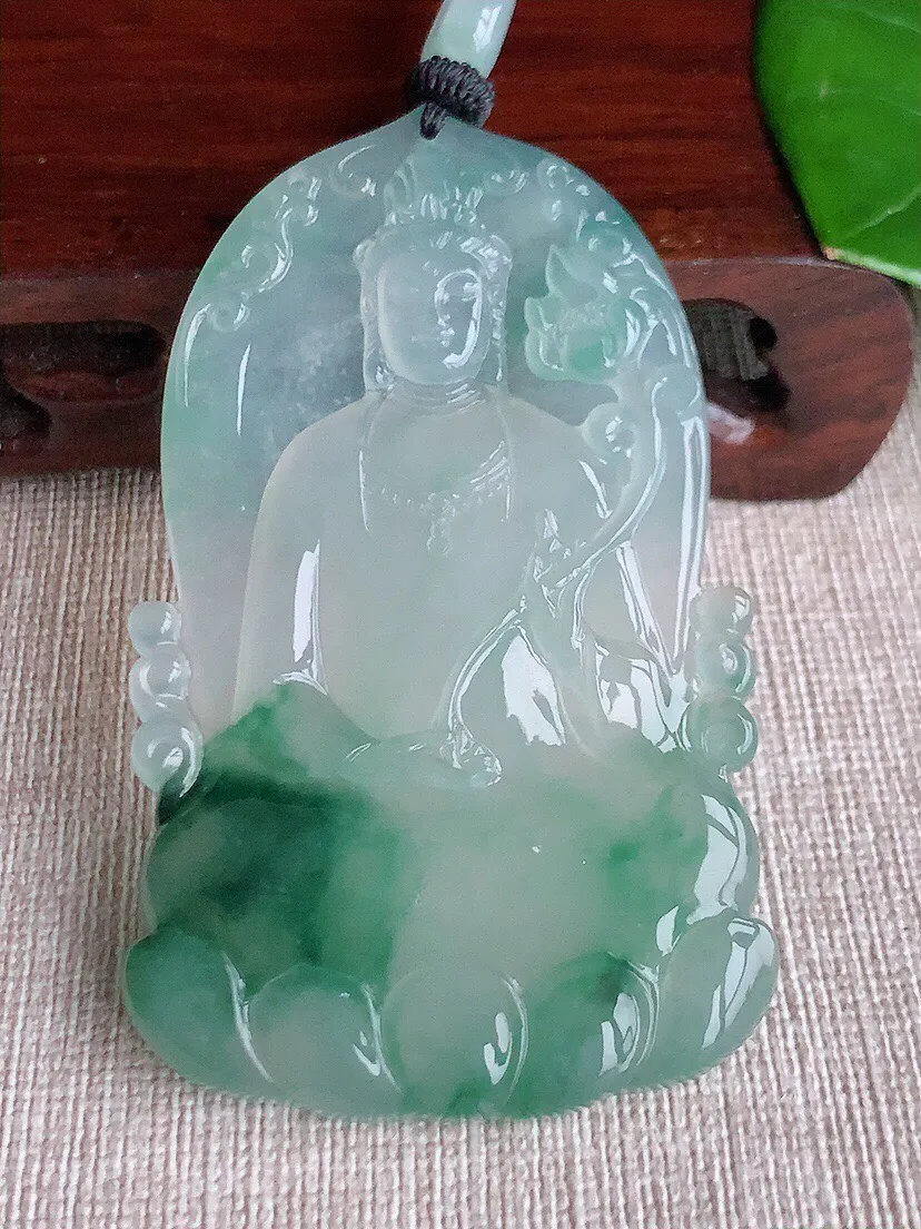 a货翡翠老坑冰种飘花一刀切大势至菩萨吊坠 尺寸67.4×41.3×5.3mm 重量38.00g 06