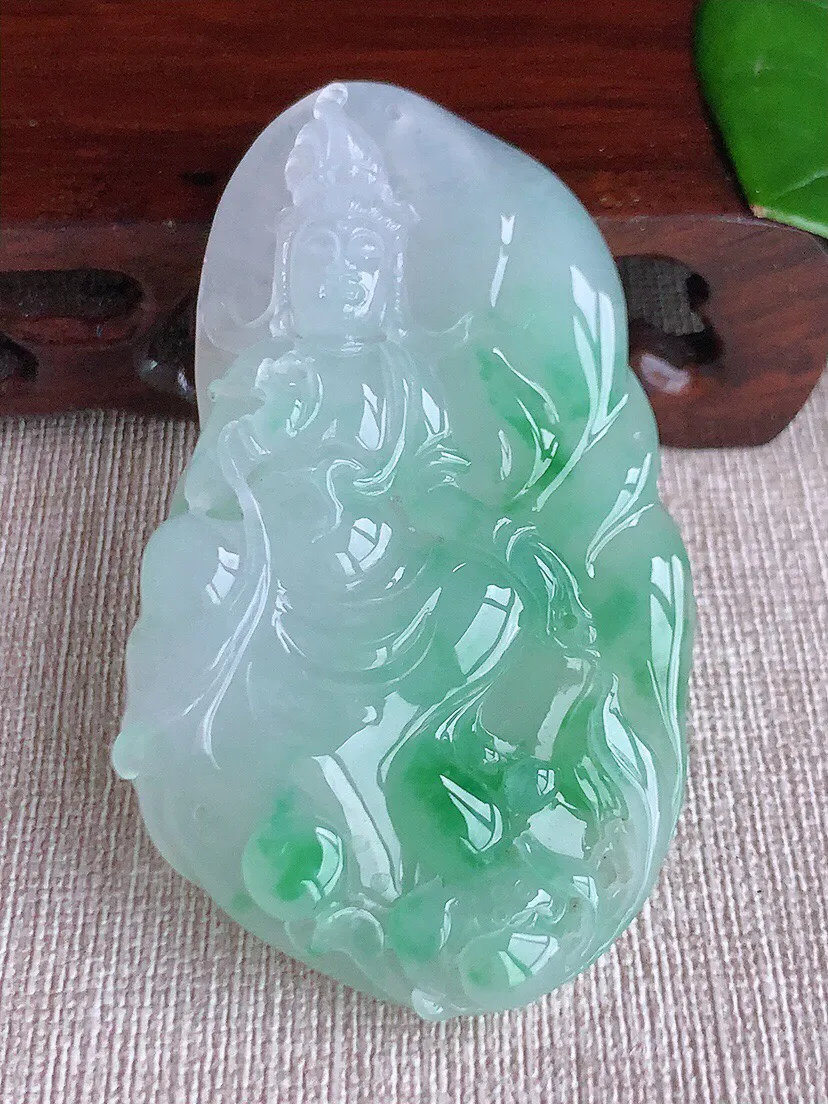 a货翡翠老坑冰种飘绿自在观音吊坠 尺寸68.5×38.2×8.7mm 重量41.17g 0613
