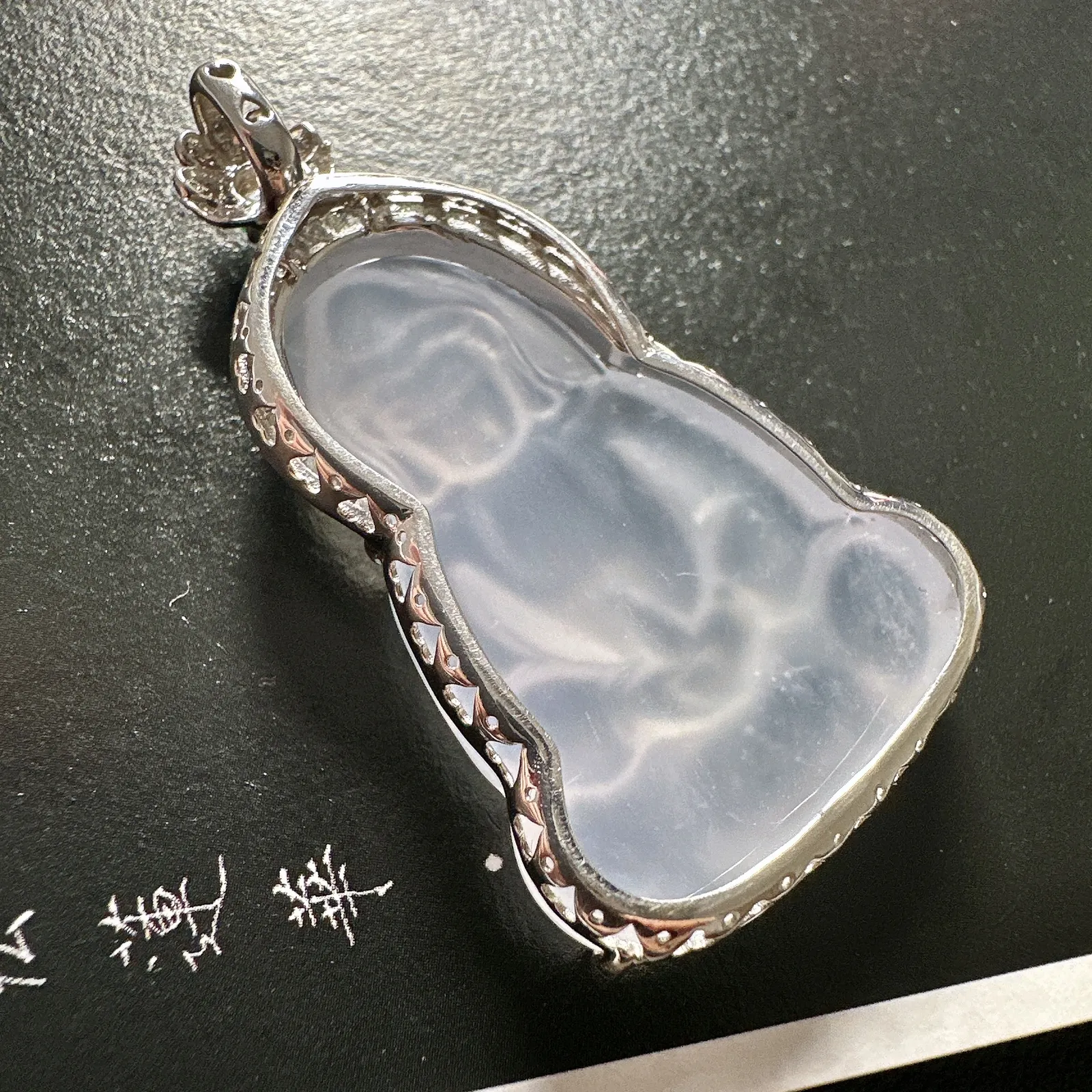 【冰种素衣观音】小精品，质地细腻，通透度上佳，冰感十足，适合佩戴，18k金钻镶嵌，裸石尺寸34.8*24.7*5.4毫米