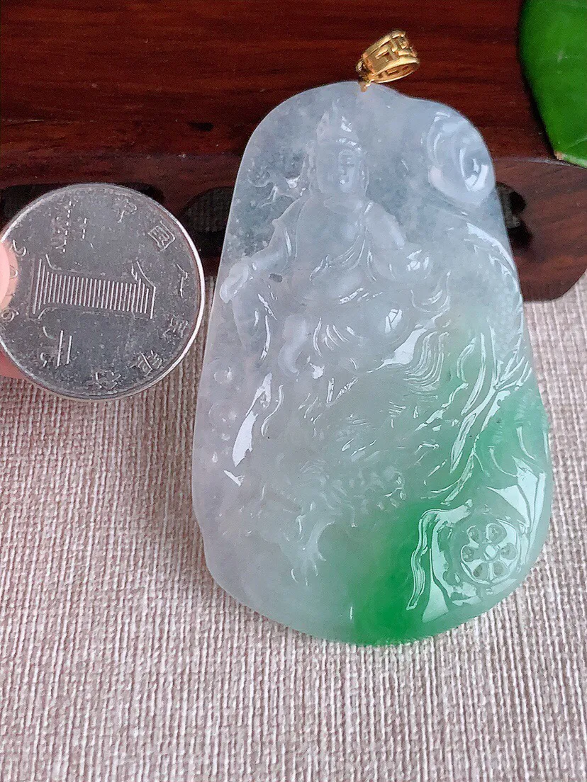 a货翡翠老坑冰种18K金扣头飘绿御龙观音吊坠，尺寸65.5×39.8×6.8mm 重量34.10g 0613
