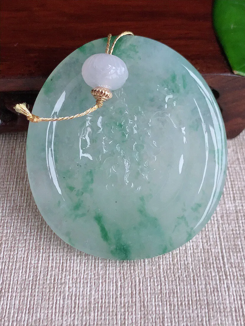 a货翡翠老坑冰种飘花大势至菩萨吊坠 尺寸53×47.4×10mm 重量48.25g 0613