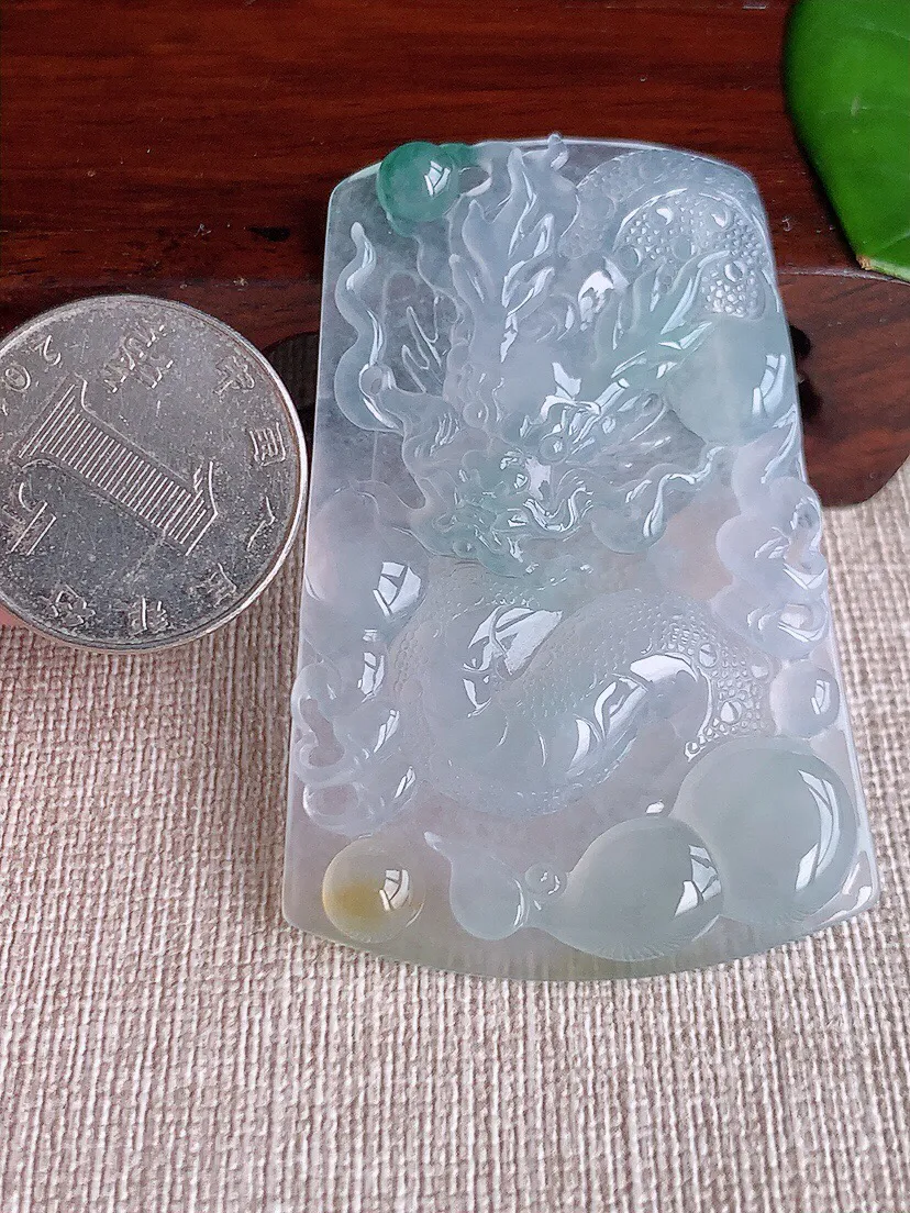 a货翡翠老坑冰种飘黄翡飘花龙牌吊坠 尺寸58.8×39.4×5.5mm 重量24.66g 0613