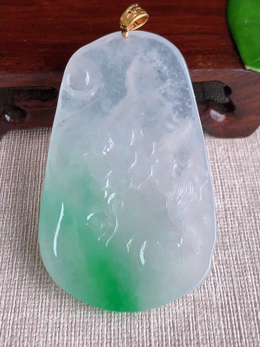 a货翡翠老坑冰种18K金扣头飘绿御龙观音吊坠，尺寸65.5×39.8×6.8mm 重量34.10g 0613