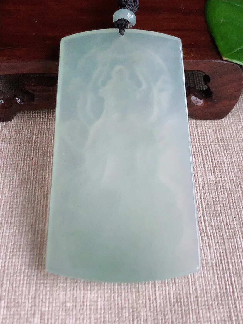 a货翡翠老坑冰种晴水千手观音吊坠 尺寸69.4×38.2×5.4mm 重量40.00g 0614