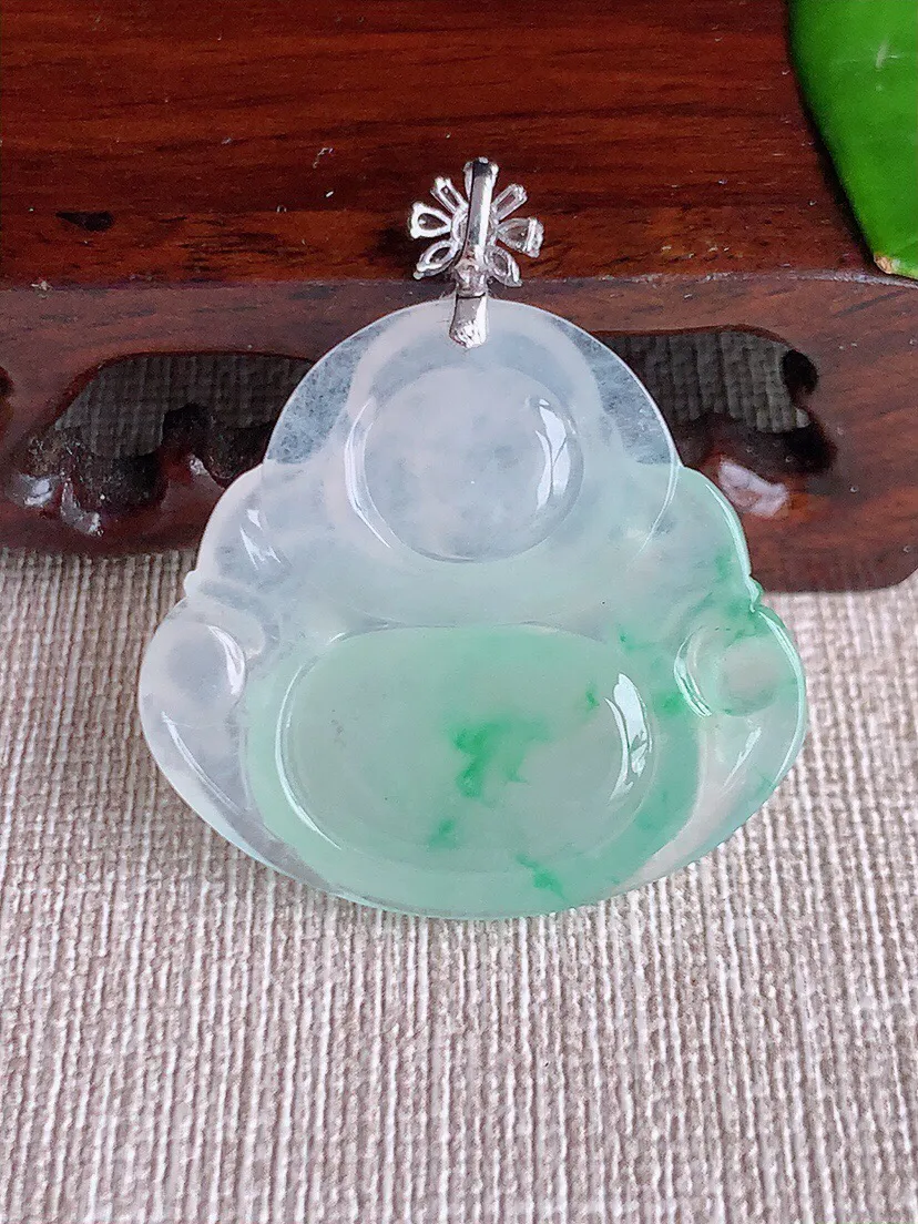 a货翡翠老坑冰种18K金伴钻镶嵌飘绿佛公吊坠 尺寸39.5×32×34.8×5.6mm 重量10.7
