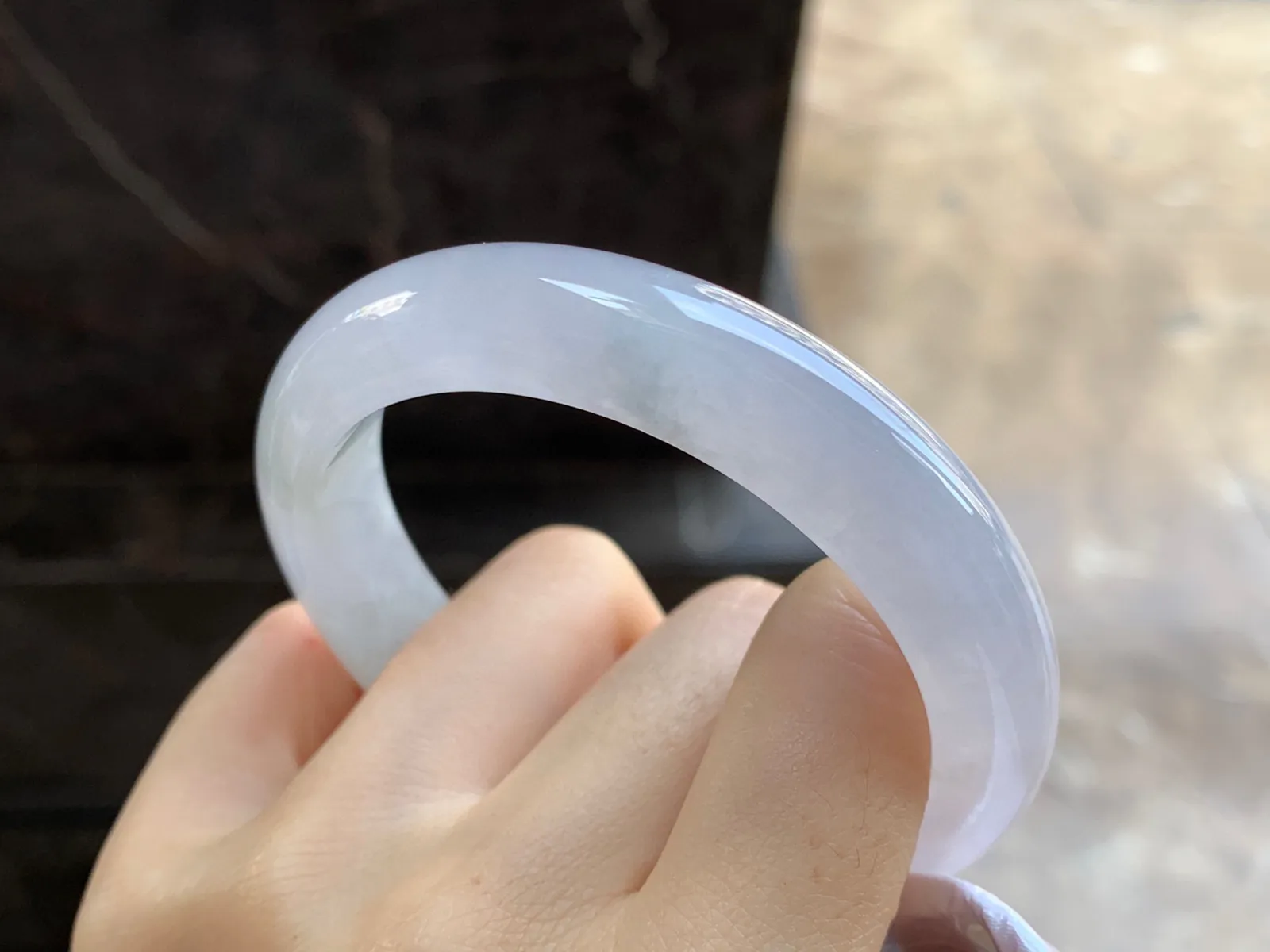 冰种手镯
尺寸：56-12.5-8.5mm
冰味十足～很耐看的料子上手好看 微棉