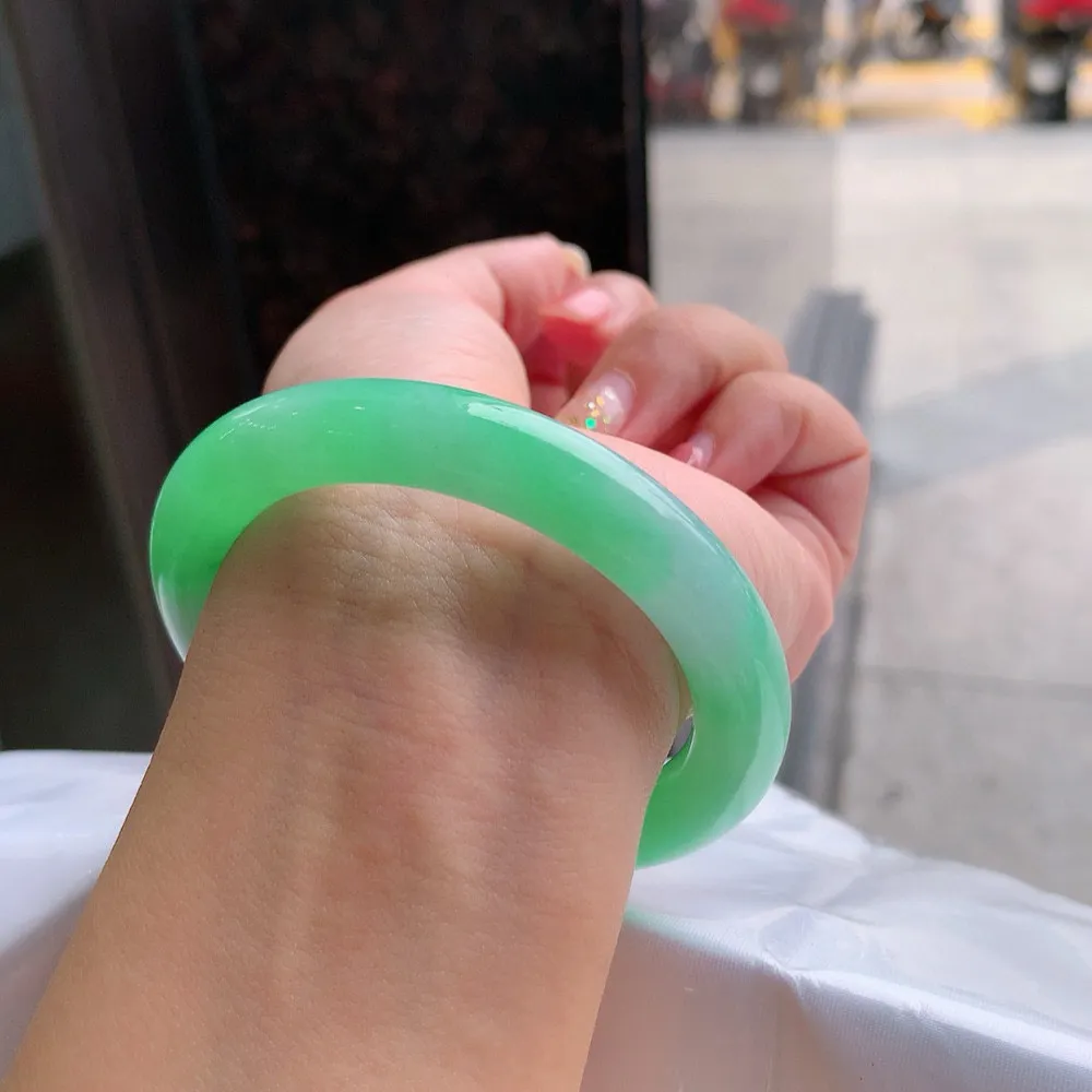 圆条一大圈阳绿 无瑕 尺寸:53.9/10 色阳