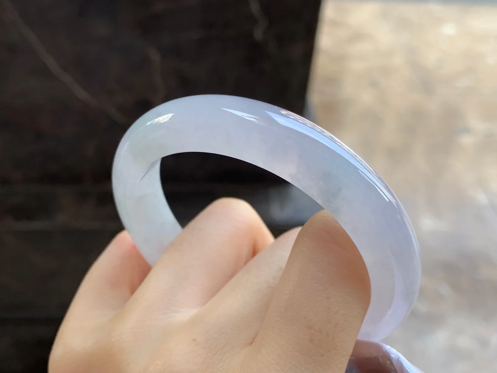 冰种手镯
尺寸：56-12.5-8.5mm
冰味十足～很耐看的料子上手好看 微棉