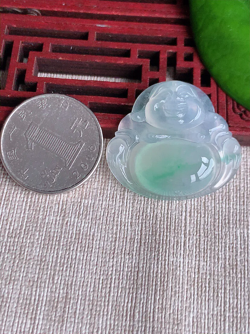 a货翡翠老坑高冰种飘绿佛公吊坠 尺寸29.3×32.3×6.2mm 重量9.49g 0614