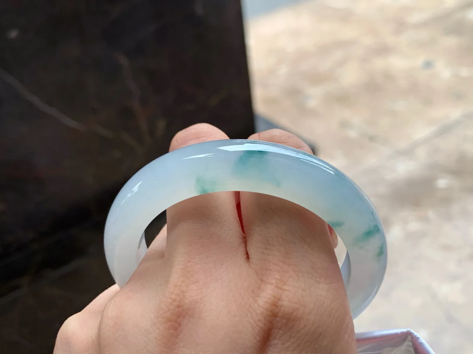 冰飘花手镯
水润54.3/10.8/9.5mm