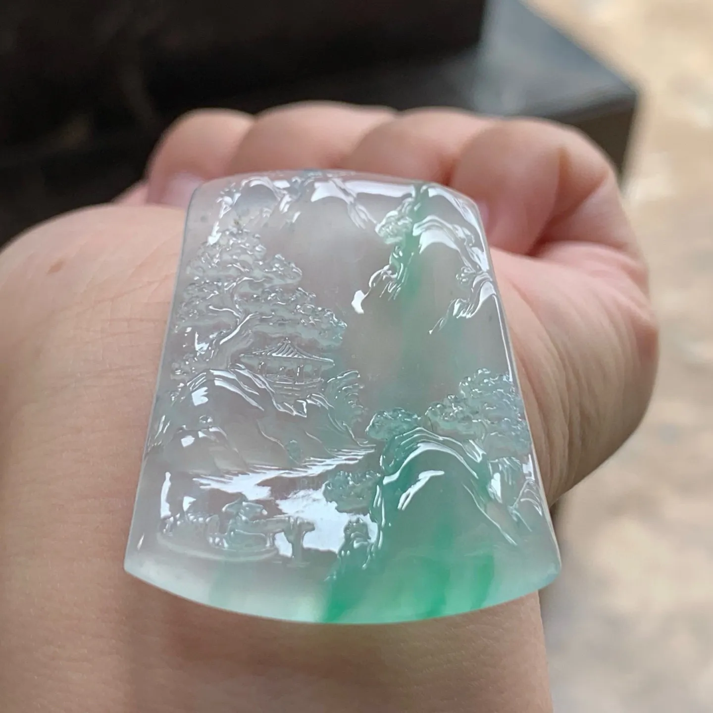 冰种色花山水牌
花色漂亮 种老