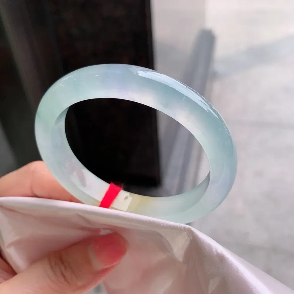 贵妃冰玻黄翡 无瑕 尺寸:55.3/48.2/11.1/8.2 种色俱佳