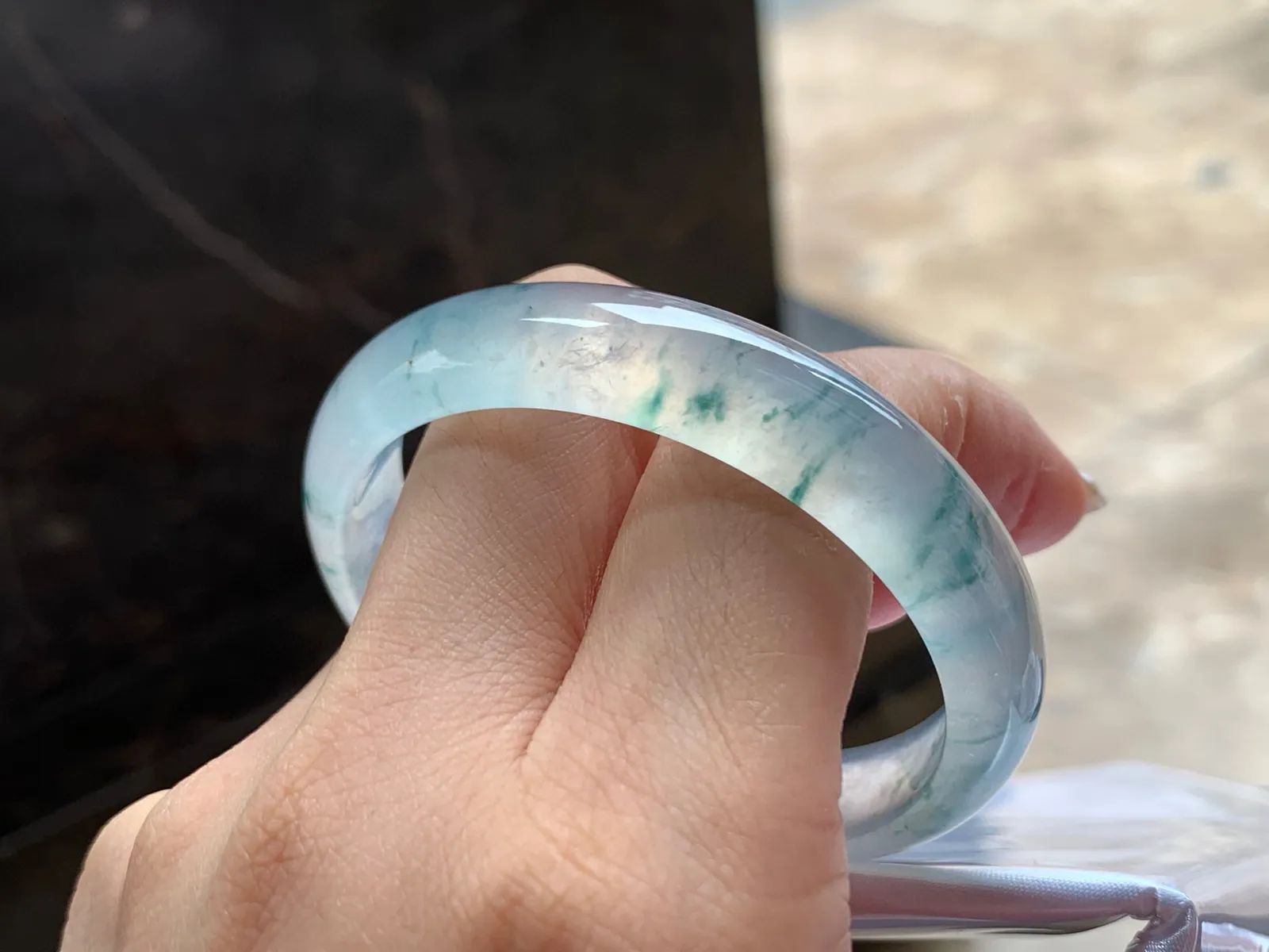 冰种飘花手镯
种老52/11/6.5mm