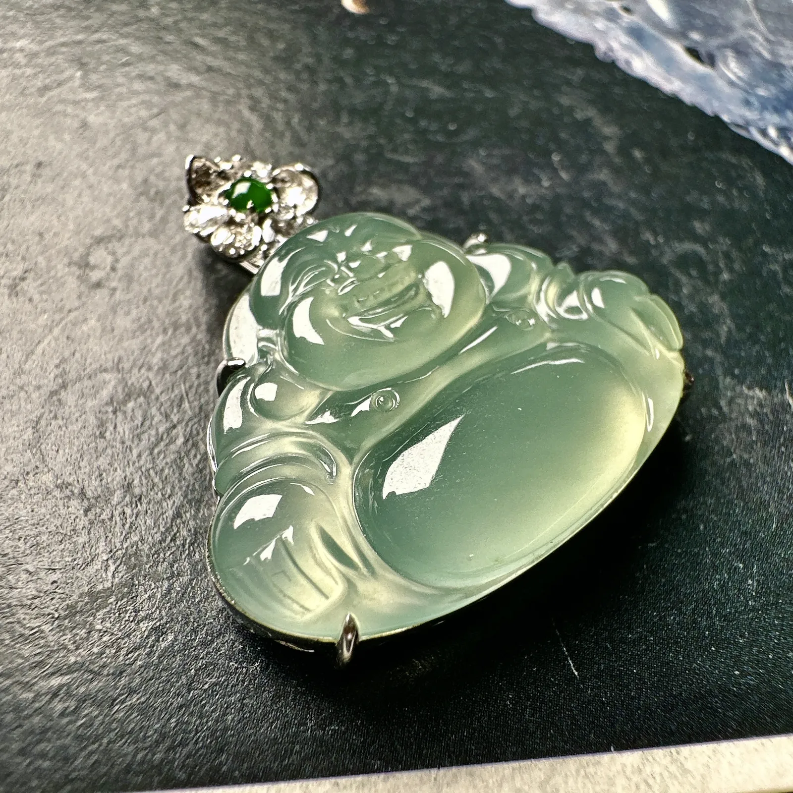 【冰种晴底正装佛公】质地细腻，起胶感，晶莹剔透，冰感十足，通透闪亮，18k金钻镶嵌，裸石尺寸19*25.8*5毫米