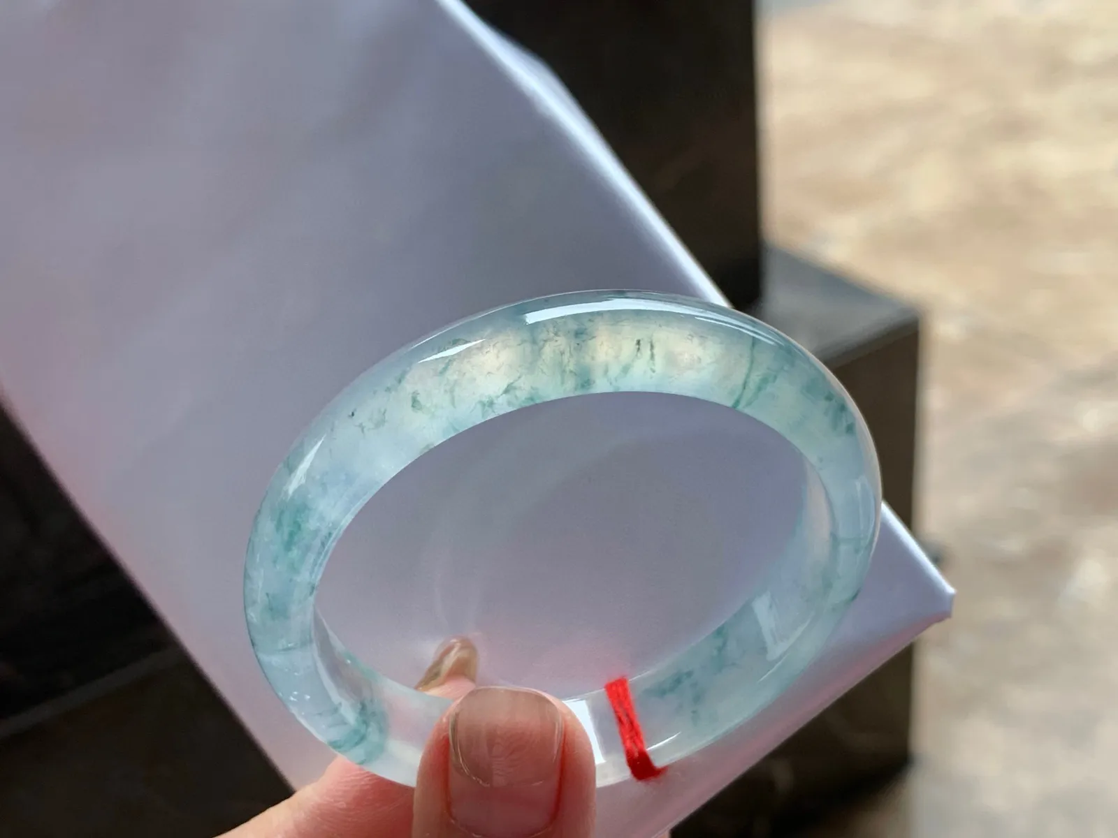 冰种飘花手镯
种老52/11/6.5mm