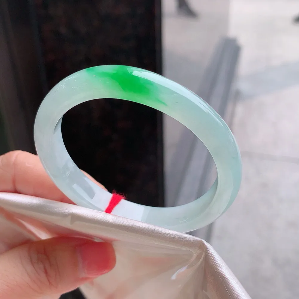 贵妃高冰阳绿 无瑕 尺寸:54.4/47.8/10/7.1 种色俱佳