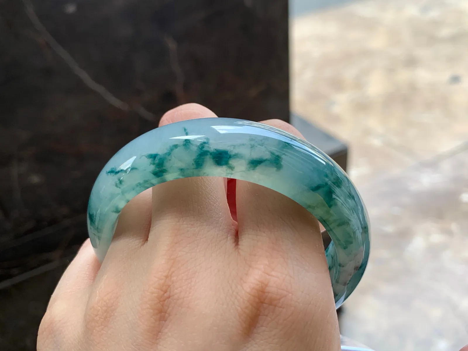 冰宽版飘花手镯
清爽57.6/17.6/8.6mm