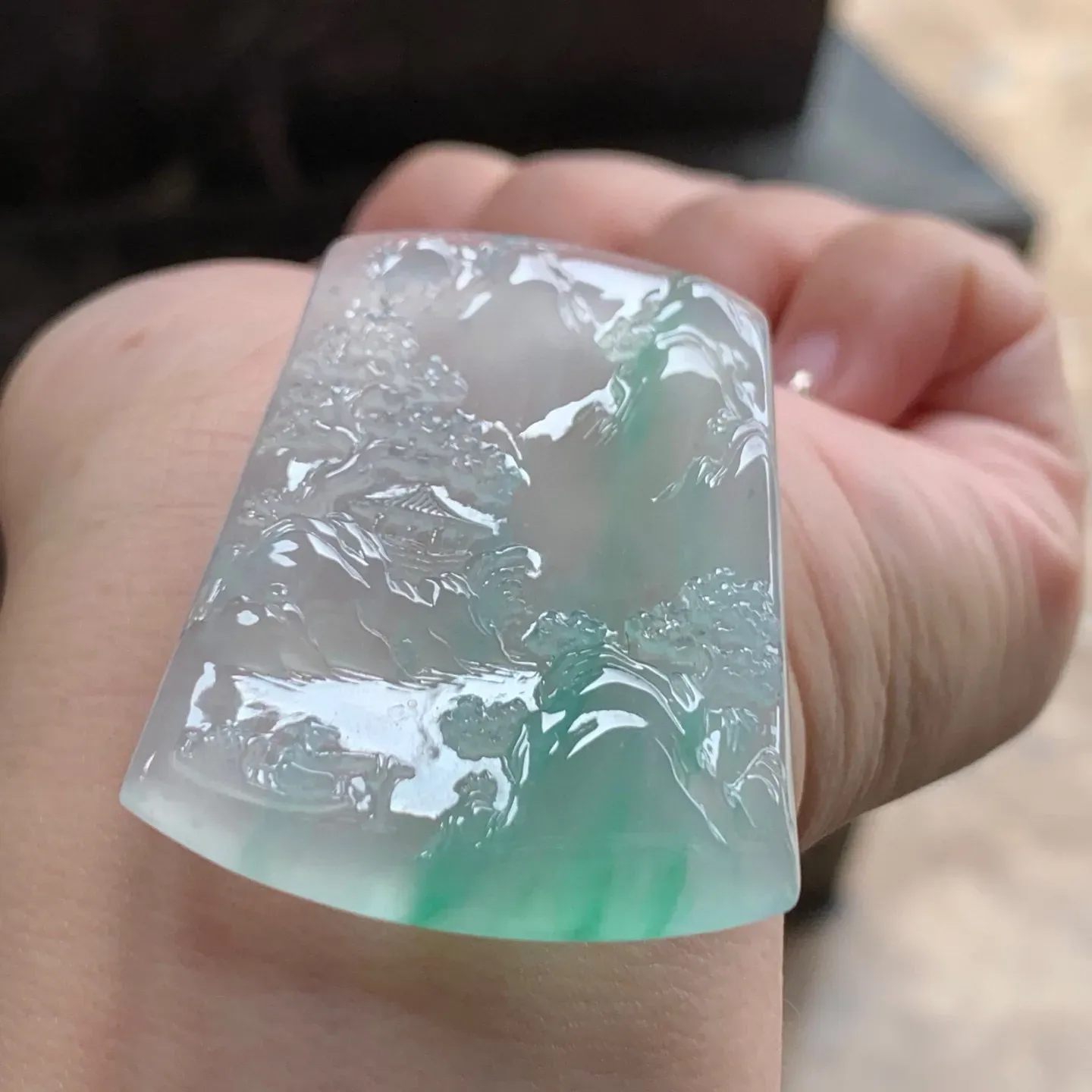 冰种色花山水牌
花色漂亮 种老