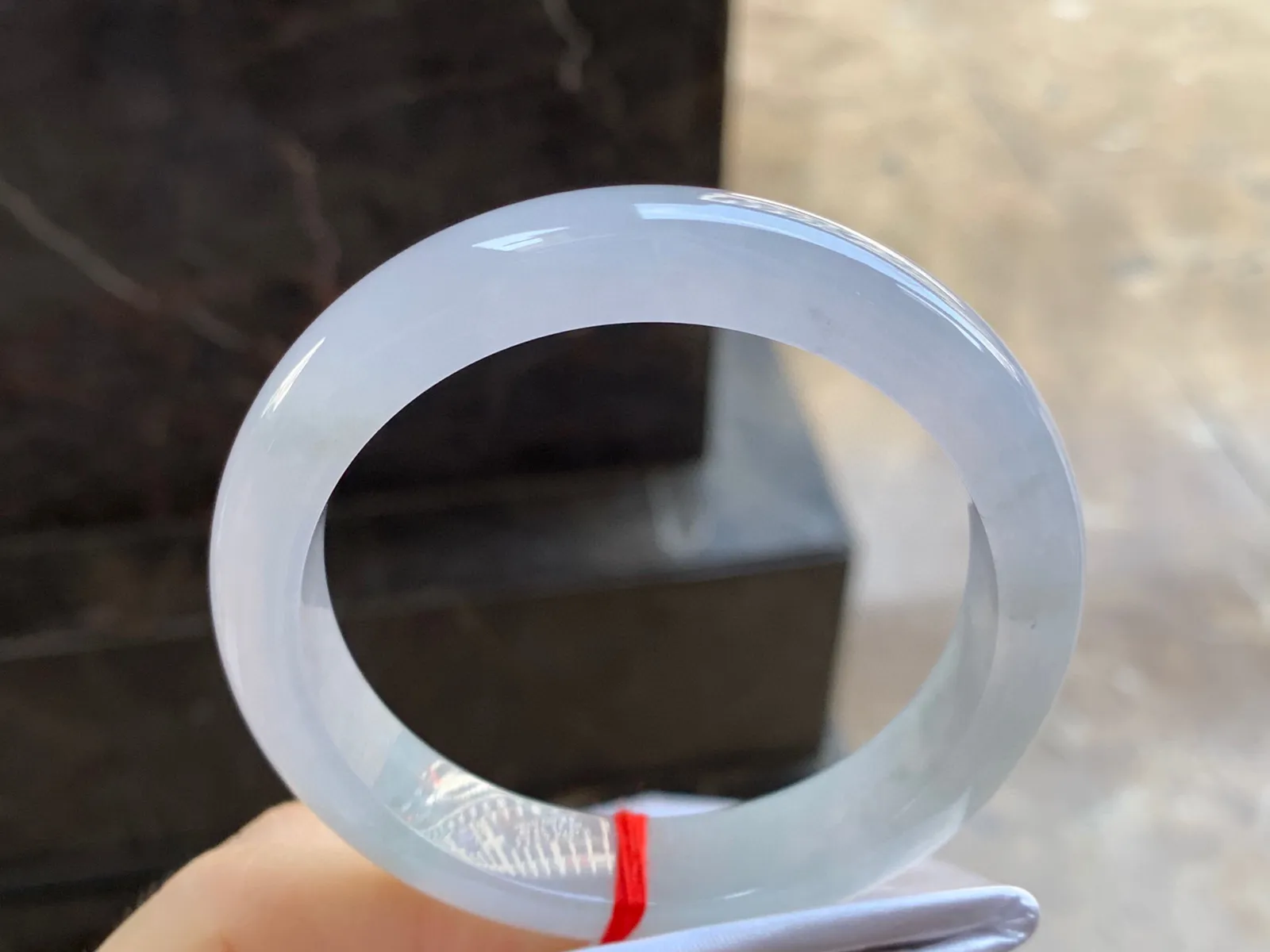 冰种手镯
尺寸：56-12.5-8.5mm
冰味十足～很耐看的料子上手好看 微棉