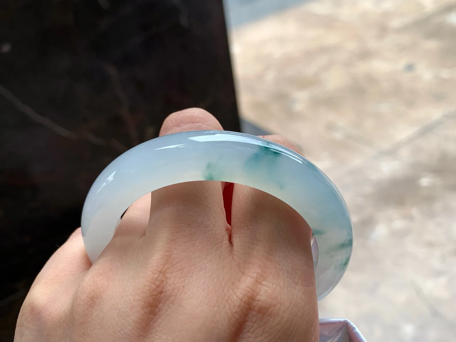 冰飘花手镯
水润54.3/10.8/9.5mm