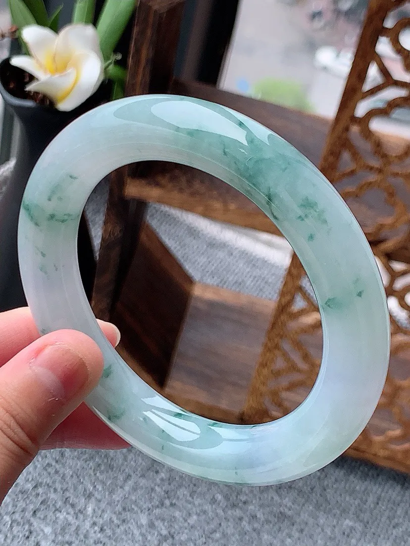 a货翡翠老坑紫罗兰飘花胖圆条手镯63-64大圈口  尺寸63.3×12.6mm 重量104.79g 0613