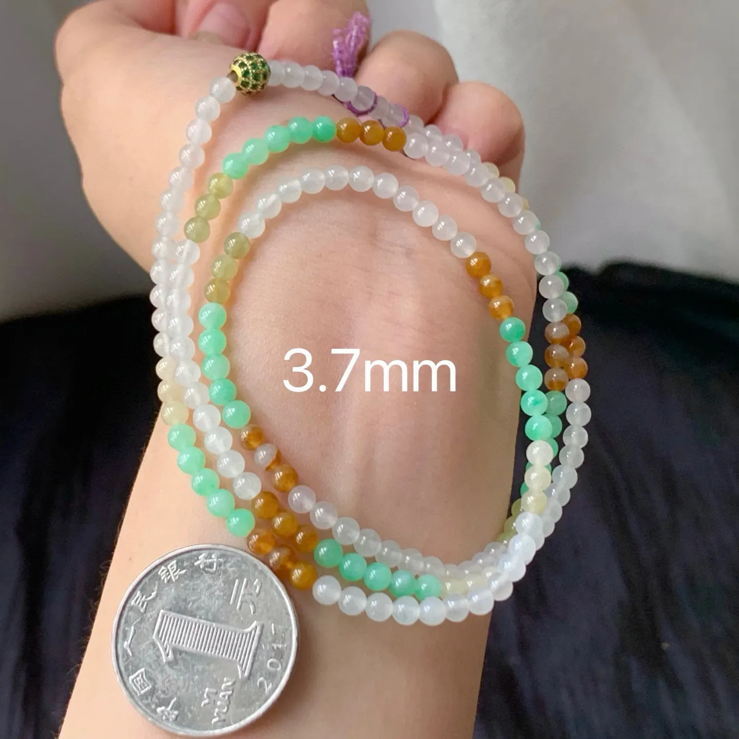 三彩珠链
 性价比哦～