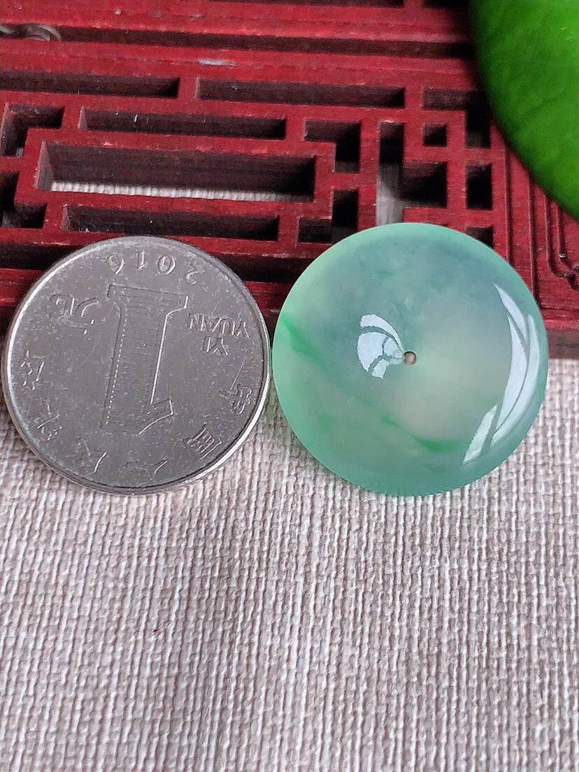 a货翡翠老坑冰种飘绿平安扣吊坠 尺寸25×4.8mm 重量6.50g 0614