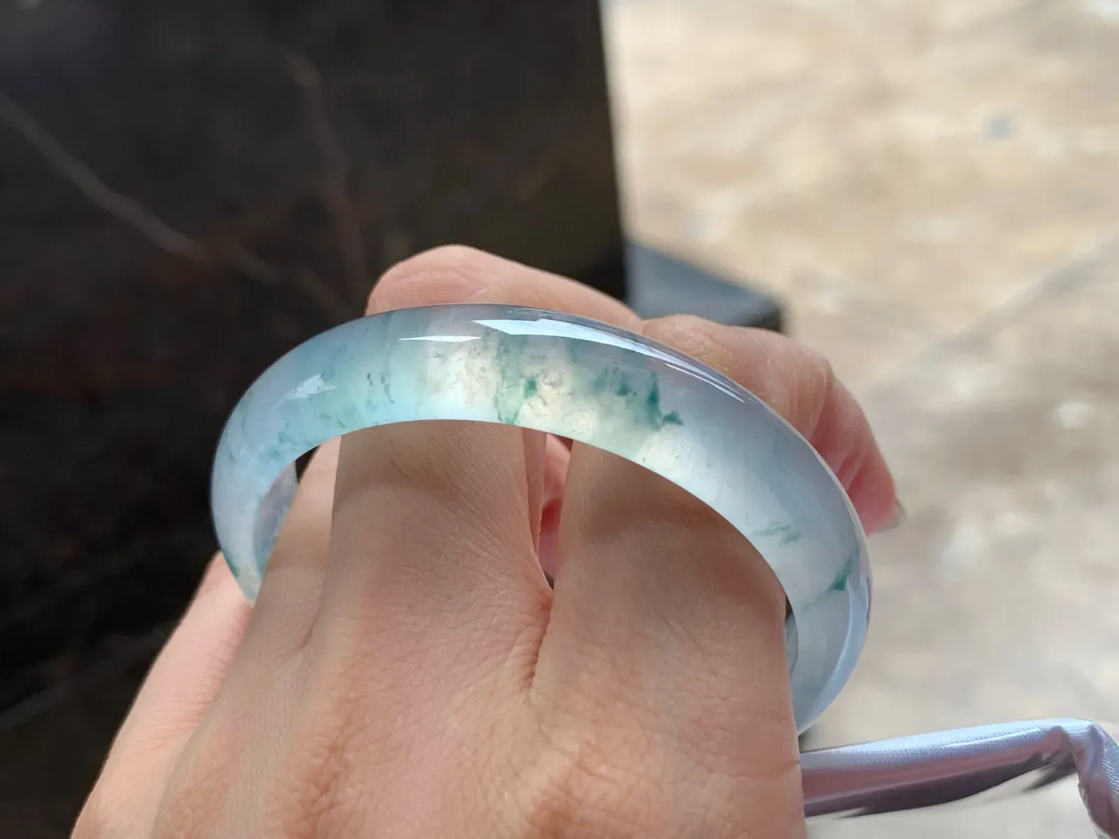 冰种飘花手镯
种老52/11/6.5mm