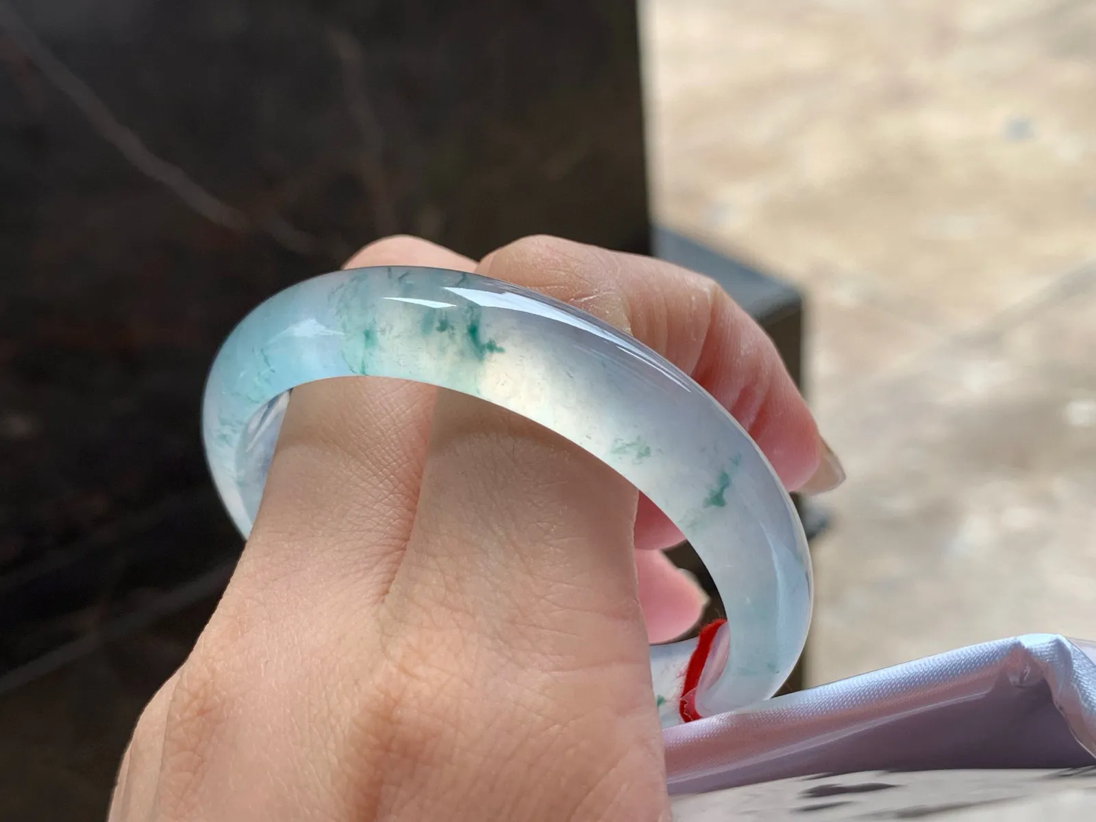 冰种飘花手镯
种老52/11/6.5mm