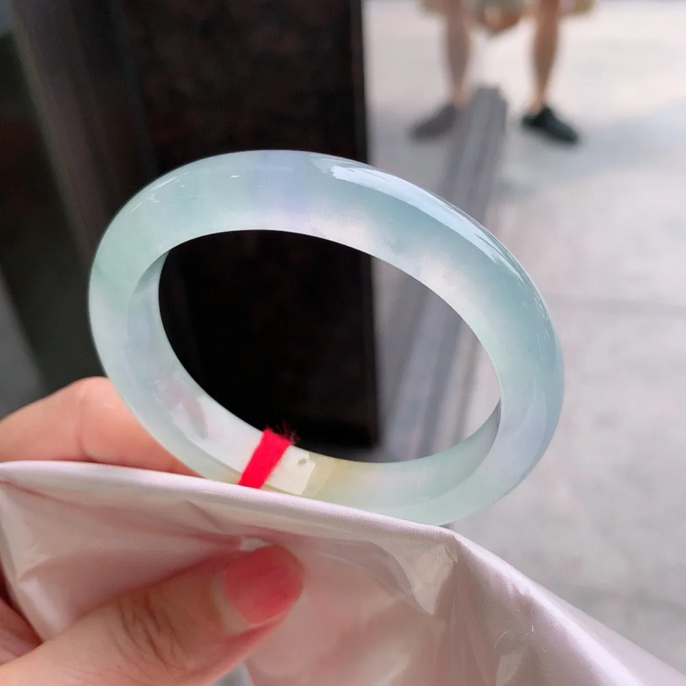 贵妃冰玻黄翡 无瑕 尺寸:55.3/48.2/11.1/8.2 种色俱佳