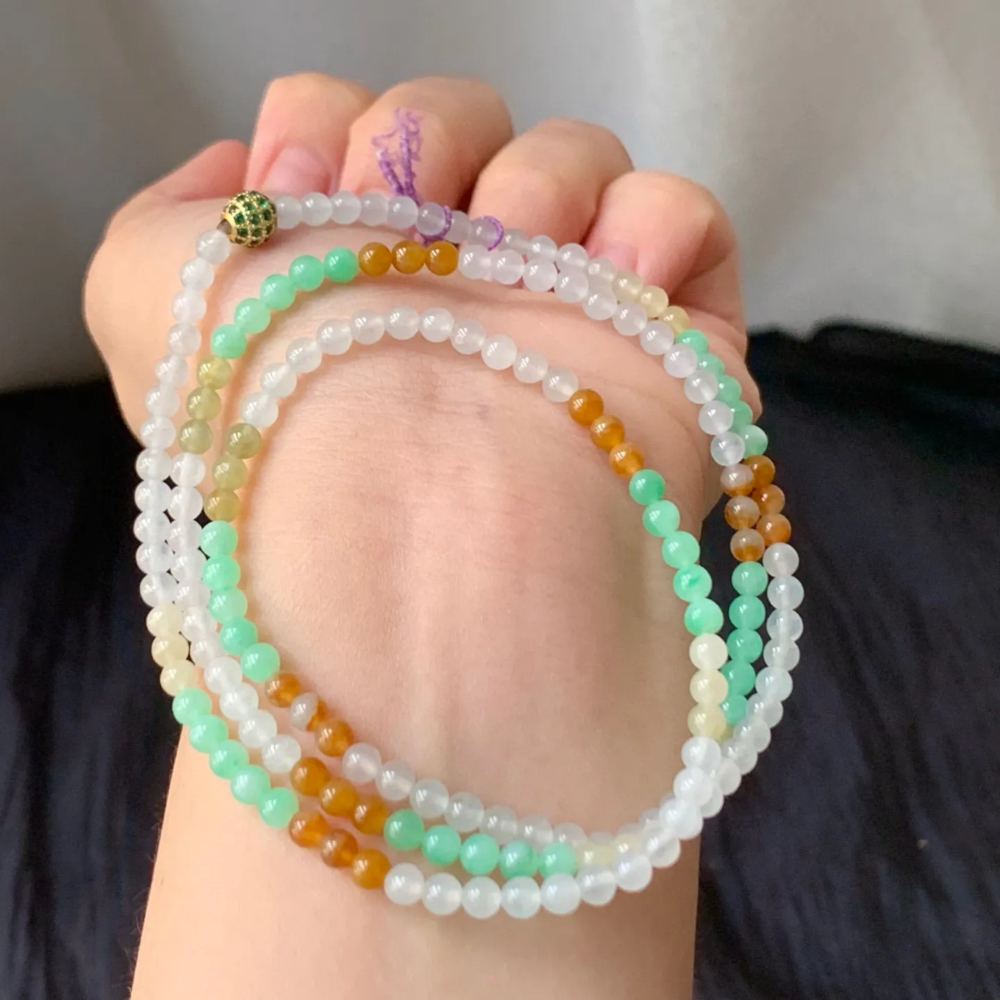 三彩珠链
 性价比哦～