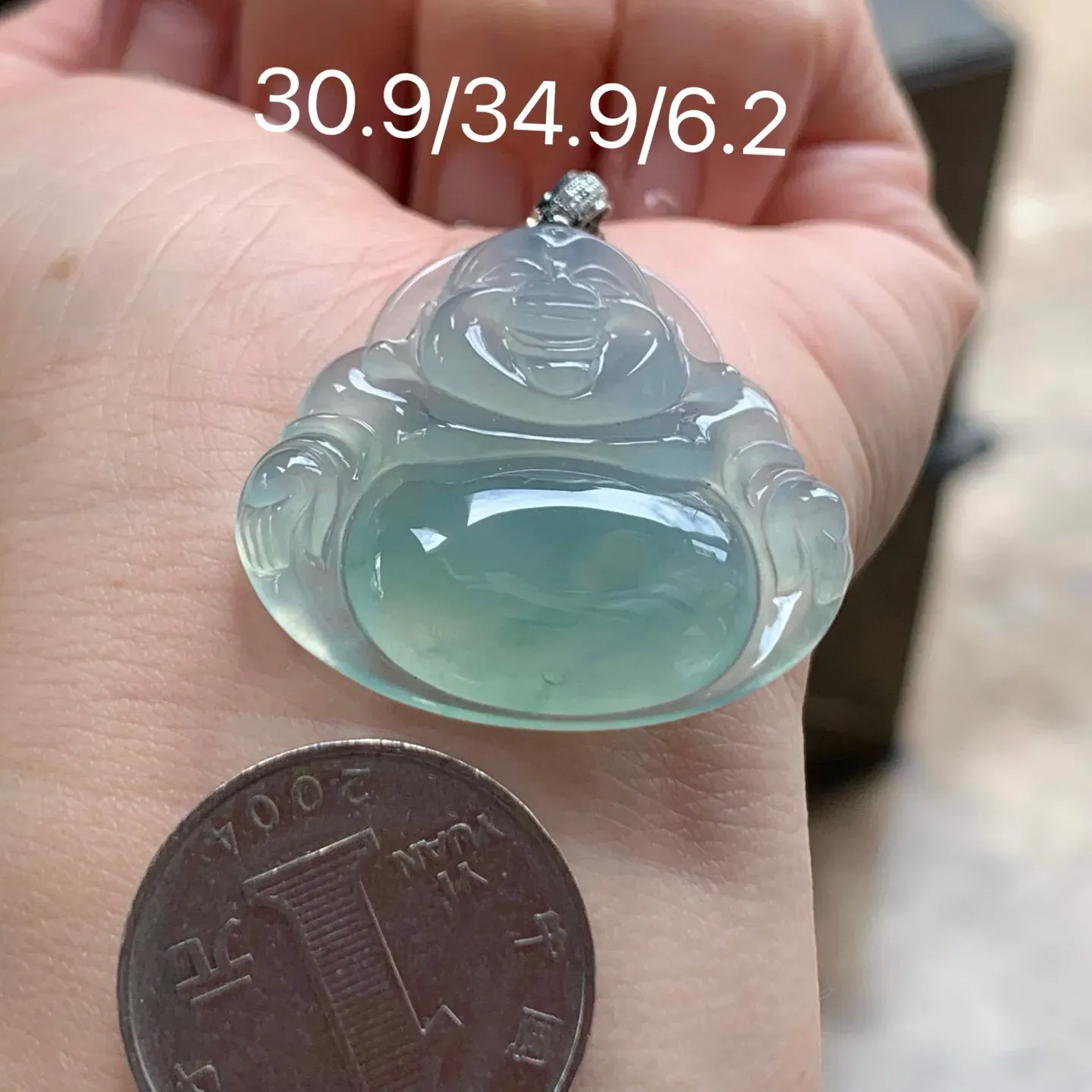 冰种坐佛
底色漂亮 清爽 金扣