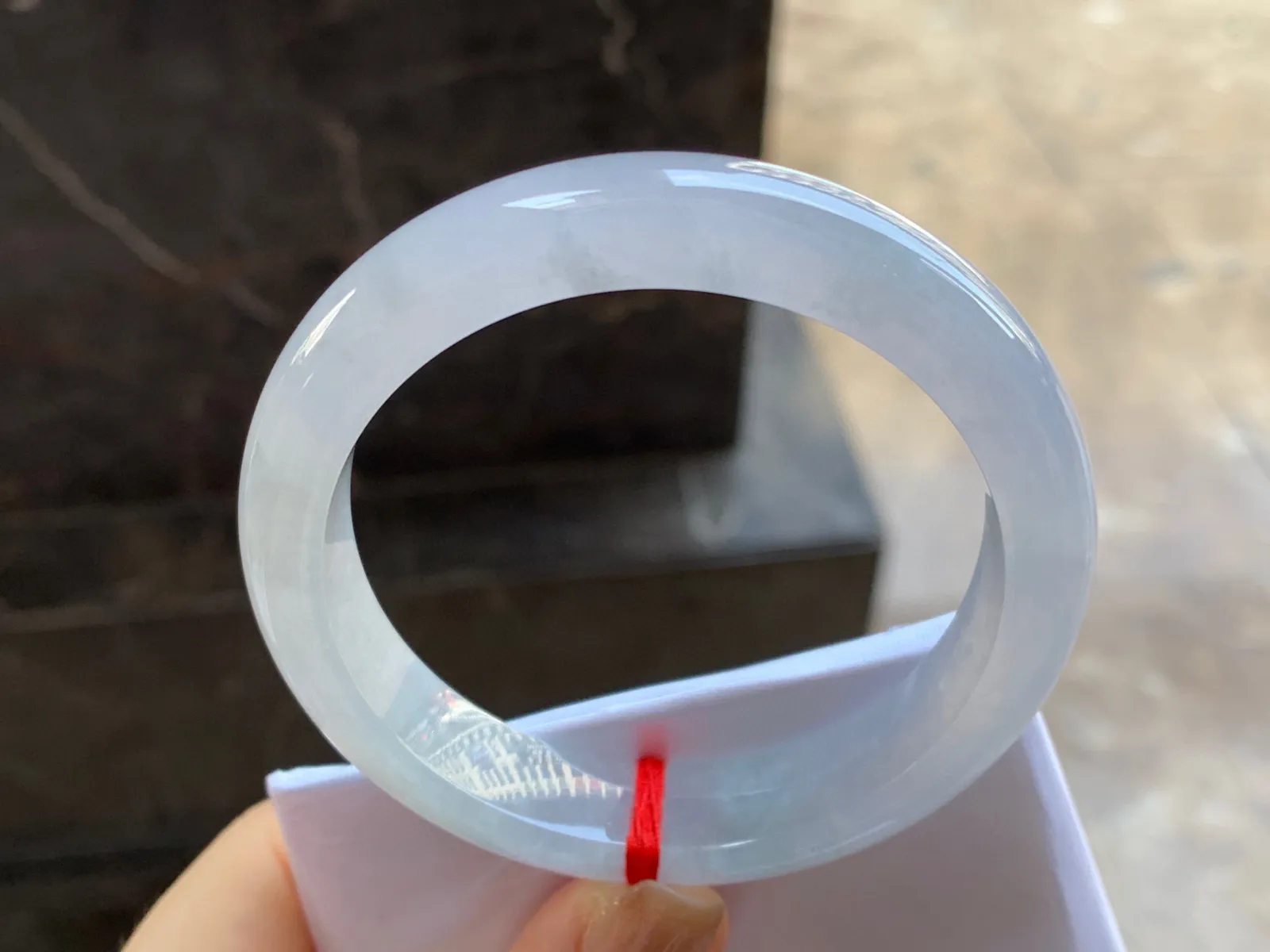 冰种手镯
尺寸：56-12.5-8.5mm
冰味十足～很耐看的料子上手好看 微棉